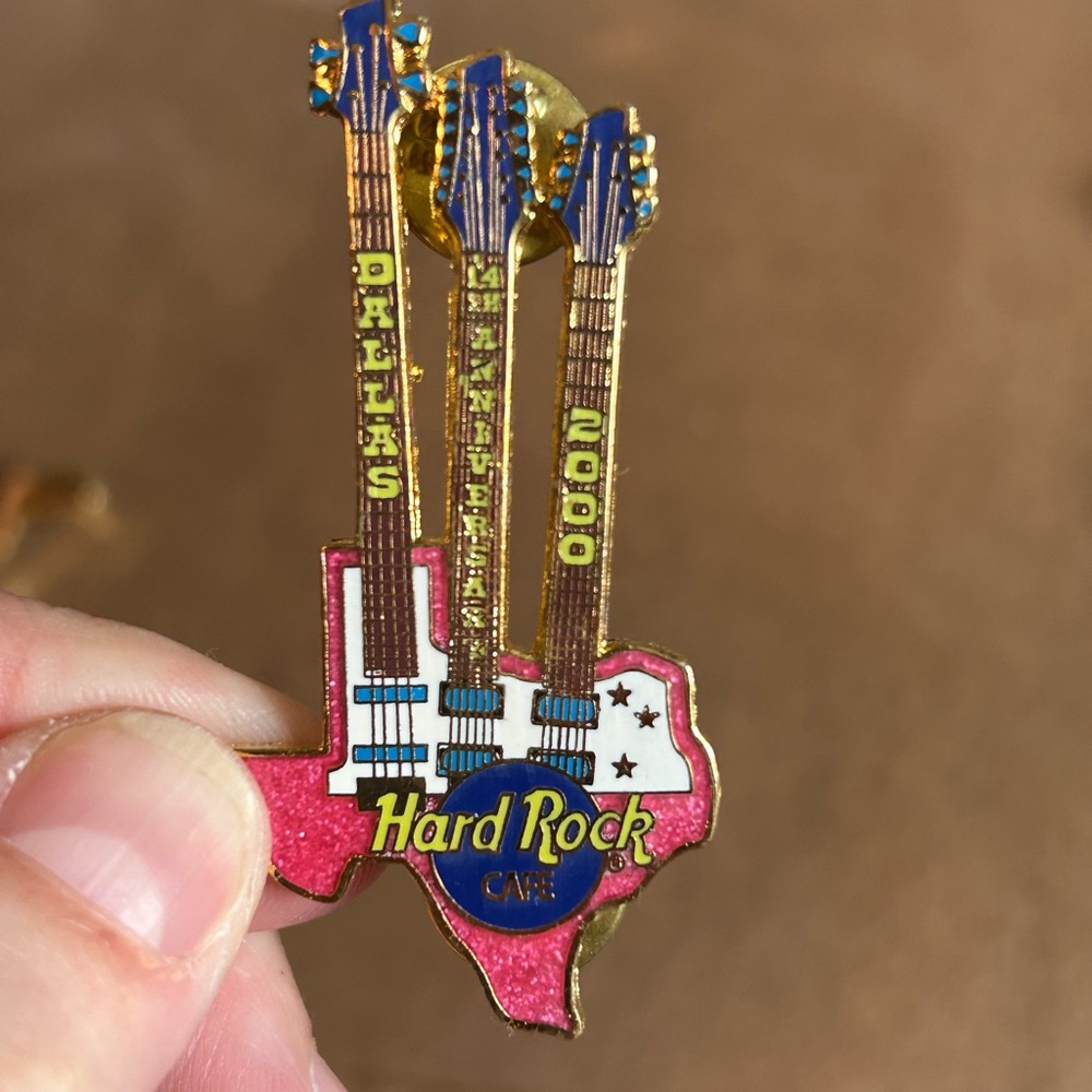Vintage Hard Rock Cafe guitar pin Dallas
